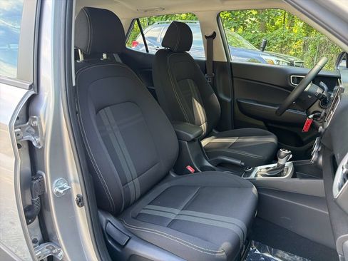 Certified 2023 Hyundai Venue SEL FWD image 9