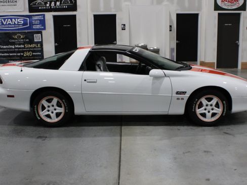 Used 1997 Chevrolet Camaro Z28 w/ Preferred Equipment Group 2 RWD image 17