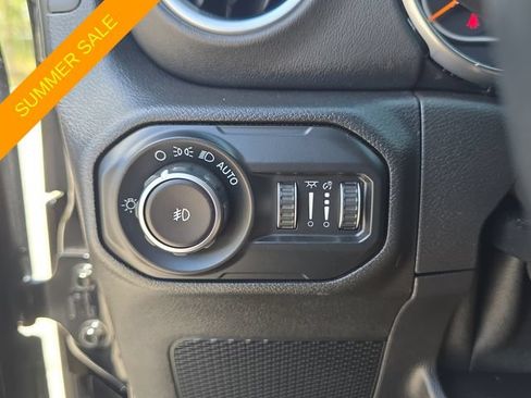 Certified 2018 Jeep Wrangler Unlimited Sahara AWD/4WD image 22