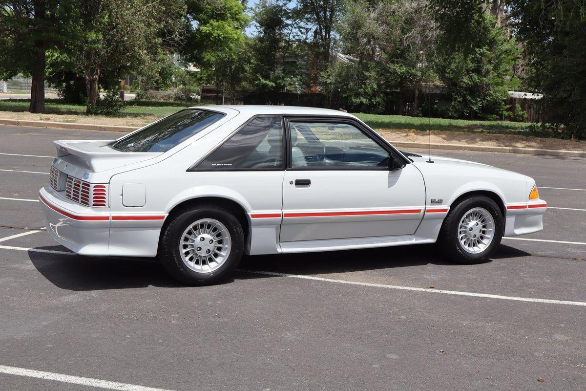 Used 1988 Ford Mustang GT RWD image 4
