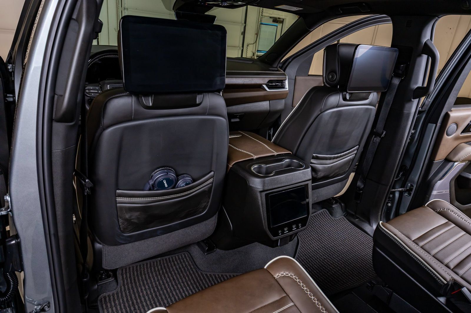 Used 2026 GMC Yukon Denali Ultimate w/ LPO, Floor Liner Package AWD/4WD image 35