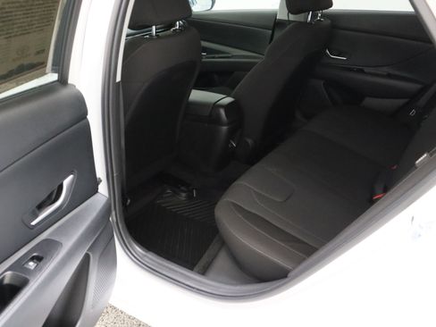 Used 2025 Hyundai Elantra SE FWD image 25