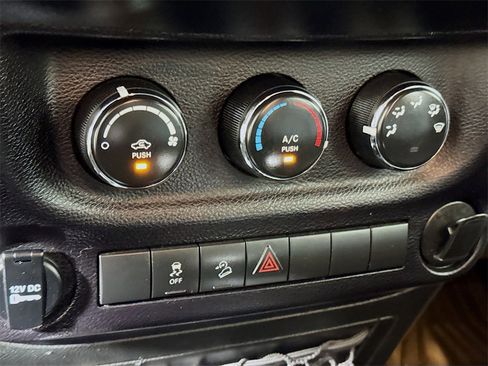 Used 2015 Jeep Wrangler Unlimited Sport w/ Connectivity Group image 14