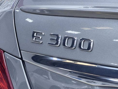 Used 2017 Mercedes-Benz E 300 4MATIC image 25