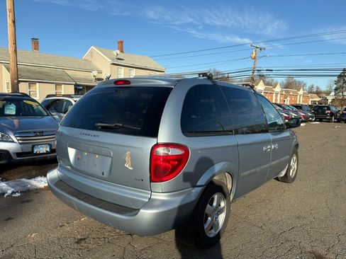 Used 2005 Dodge Caravan SXT image 4