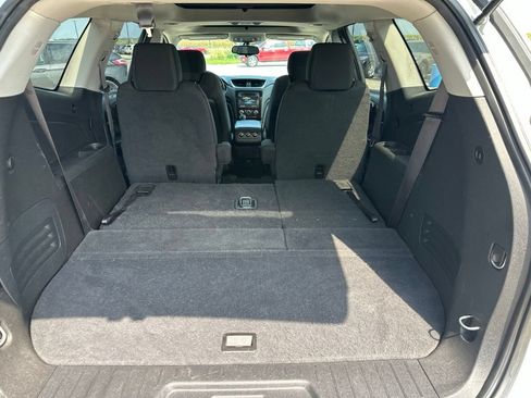Used 2015 Chevrolet Traverse LT w/ Style and Technology Package FWD image 28