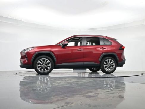 Used 2020 Toyota RAV4 XLE Premium FWD image 35