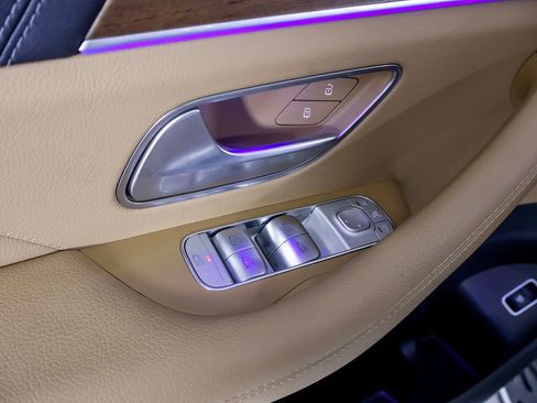 Used 2024 Mercedes-Benz GLS 580 4MATIC image 26