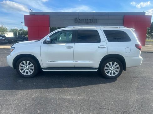 Used 2018 Toyota Sequoia Platinum AWD/4WD image 4