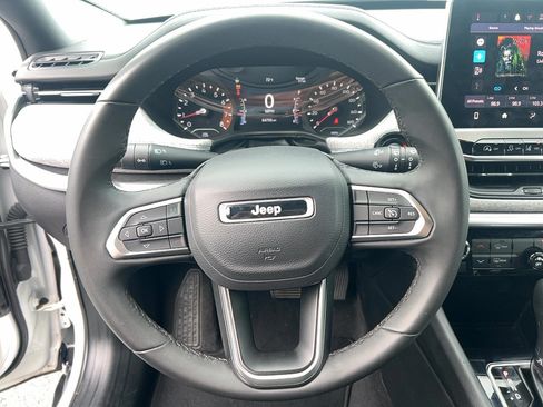 Used 2024 Jeep Compass Latitude AWD/4WD image 15