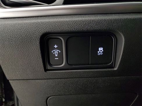 Used 2024 Kia Sorento LX image 11