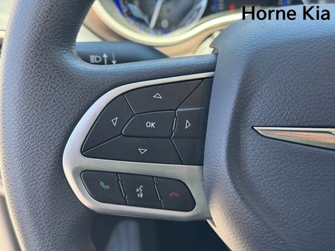 Used 2018 Chrysler Pacifica LX w/ Tire & Wheel Group image 19