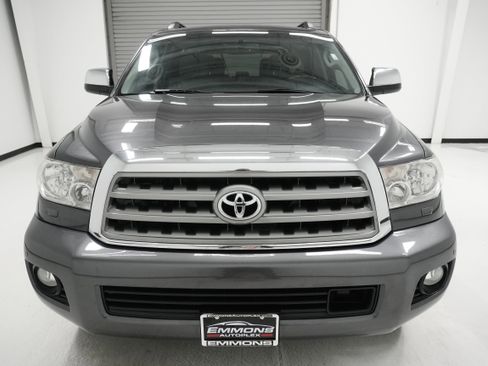 Used 2015 Toyota Sequoia Platinum image 2