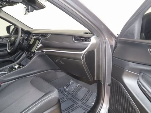 Used 2025 Jeep Grand Cherokee Laredo X w/ Luxury Tech Group I image 47