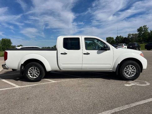 Used 2015 Nissan Frontier SV w/ SV Value Truck Package AWD/4WD image 9