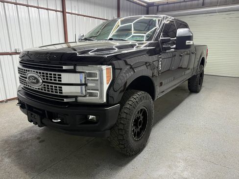 Used 2019 Ford F250 Platinum image 3