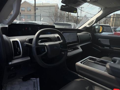 Used 2025 Ford Expedition Max Active image 10