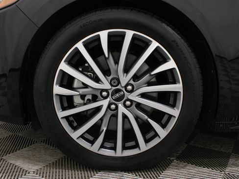 Used 2017 Lincoln Continental Select FWD image 37