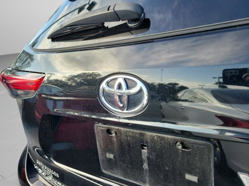 Used 2020 Toyota Highlander Limited FWD image 21