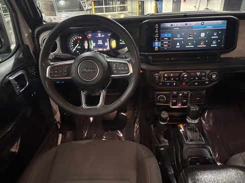Used 2024 Jeep Wrangler Unlimited Sahara AWD/4WD image 31