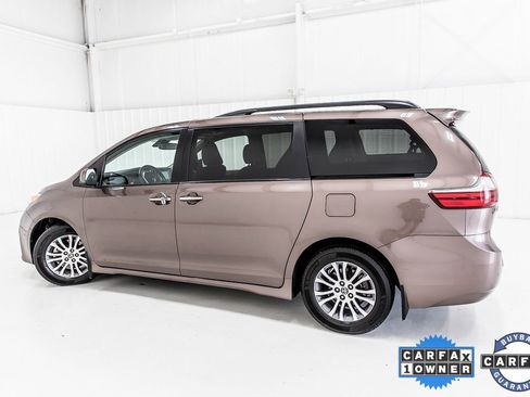 Used 2020 Toyota Sienna XLE Premium image 4