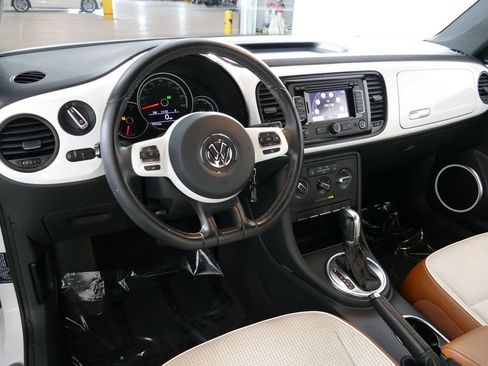Used 2015 Volkswagen Beetle 1.8T Classic FWD image 5