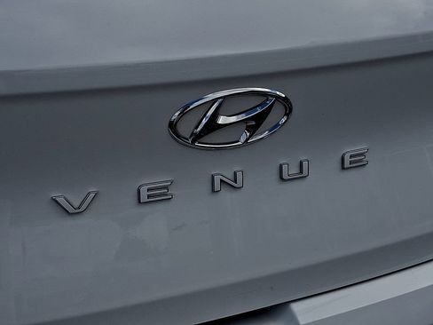 Used 2025 Hyundai Venue SEL FWD image 31