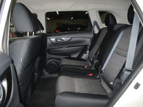 Used 2018 Nissan Rogue SV image 27