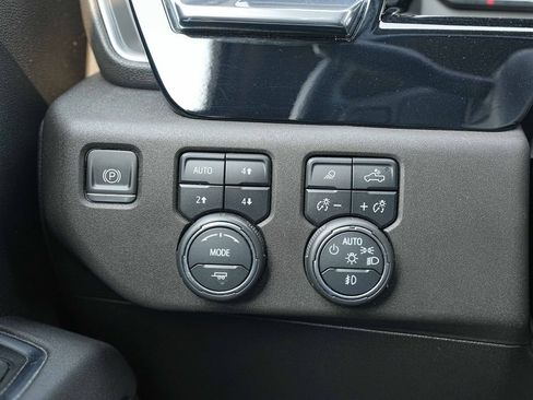Used 2024 Chevrolet Silverado 3500 LTZ AWD/4WD image 38