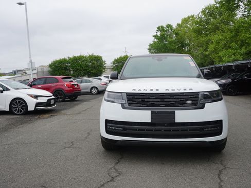 Used 2024 Land Rover Range Rover SE AWD/4WD image 2