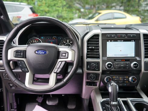 Used 2018 Ford F150 Lariat w/ Equipment Group 502A Luxury AWD/4WD image 18