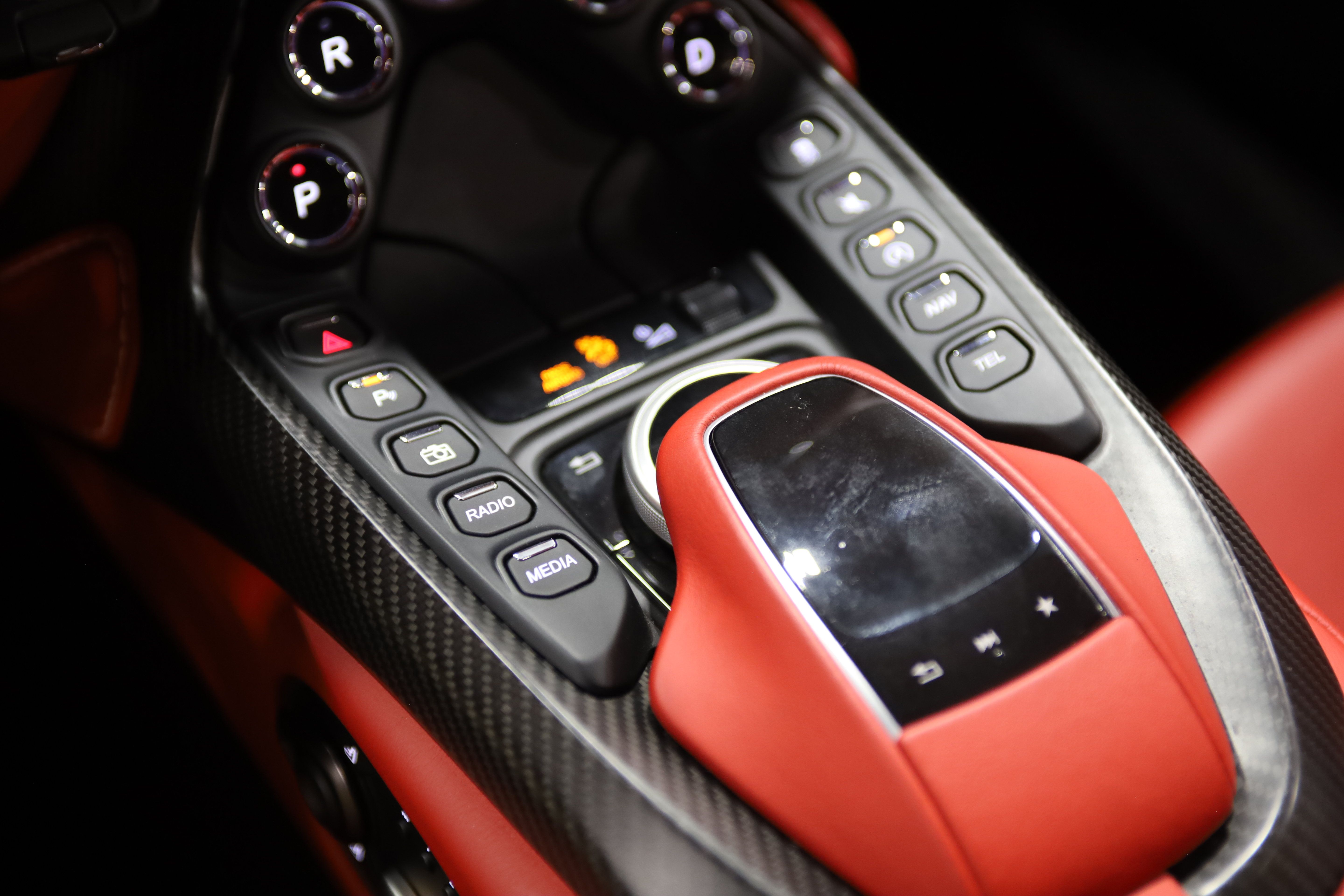 Used 2019 Aston Martin V8 Vantage Coupe RWD image 26