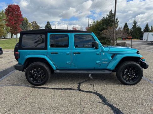 Used 2024 Jeep Wrangler Unlimited Sahara AWD/4WD image 4