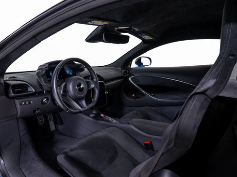 Used 2024 McLaren Artura RWD image 16