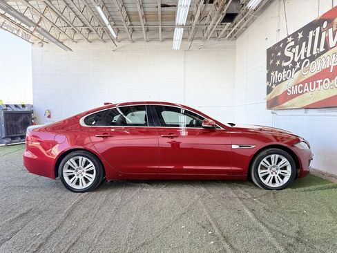 Used 2017 Jaguar XF Premium image 13