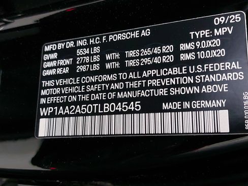 Certified 2026 Porsche Macan AWD/4WD image 37