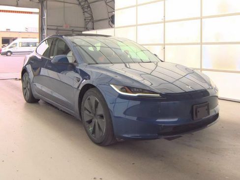 Used 2024 Tesla Model 3 Standard Range RWD image 4