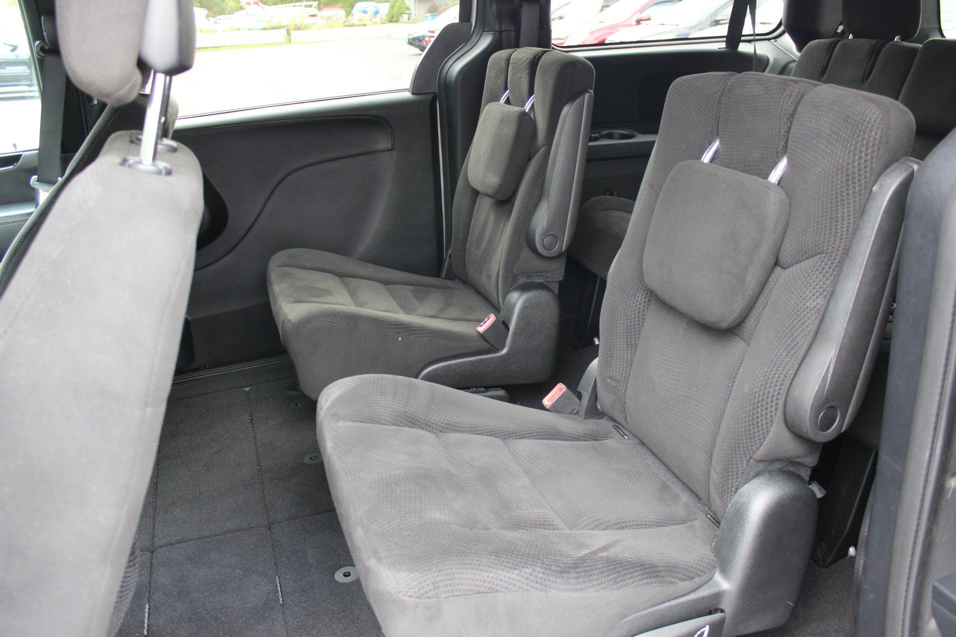 Used 2017 Dodge Grand Caravan SE FWD image 29