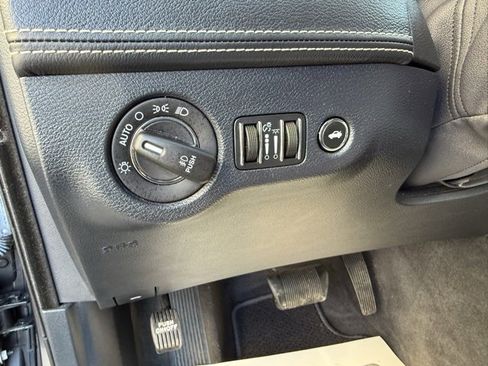 Used 2016 Chrysler 300 C Platinum w/ Safetytec Plus Group image 18