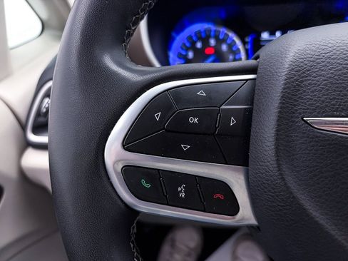 Used 2023 Chrysler Voyager LX image 27