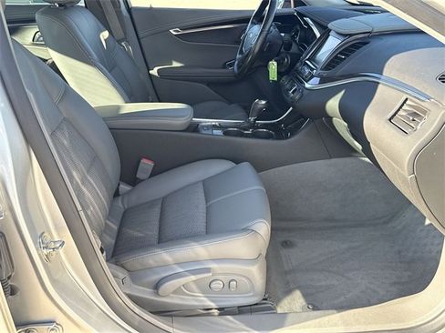 Used 2015 Chevrolet Impala LT w/ Convenience Package image 13