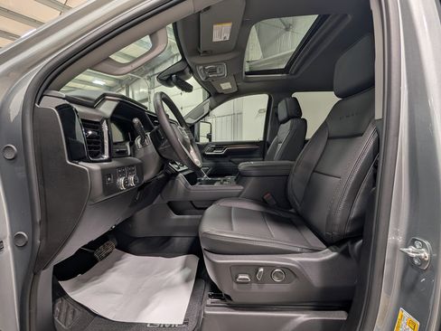 Used 2026 GMC Sierra 3500 Denali w/ Denali Reserve Package image 15