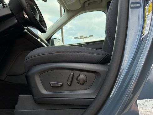 Used 2025 Ford Explorer Active AWD/4WD image 16