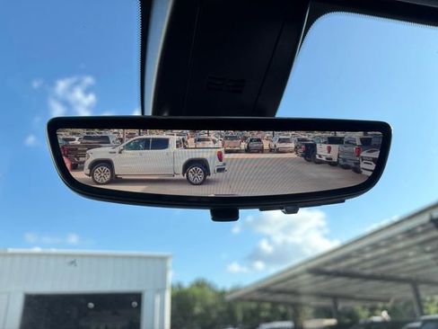 Used 2023 GMC Sierra 2500 Denali w/ Denali Ultimate Package AWD/4WD image 12