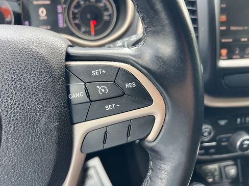 Used 2016 Jeep Cherokee Latitude w/ Cold Weather Group AWD/4WD image 28