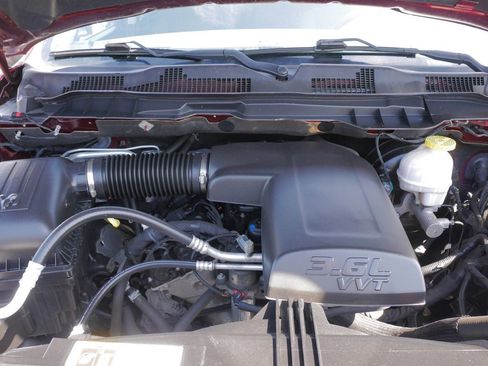 Used 2018 RAM 1500 ST AWD/4WD image 28