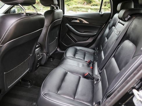 Used 2017 INFINITI QX30 image 24