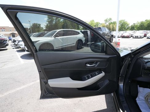 Used 2025 Honda Accord SE image 10