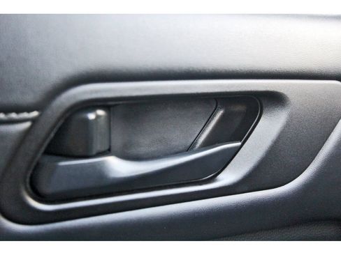 Used 2024 Nissan Pathfinder S image 16