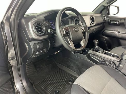 Used 2021 Toyota Tacoma TRD Off-Road image 3